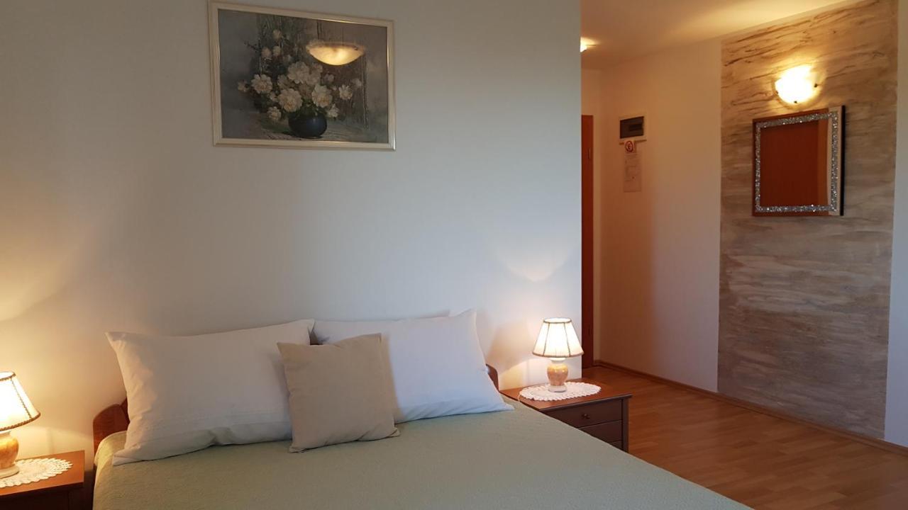 Apartmani Diva Malinska Exterior photo